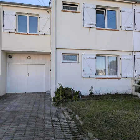 Grand Loc Maison Renovee 8 A 10p, 400m Holiday home La Turballe
